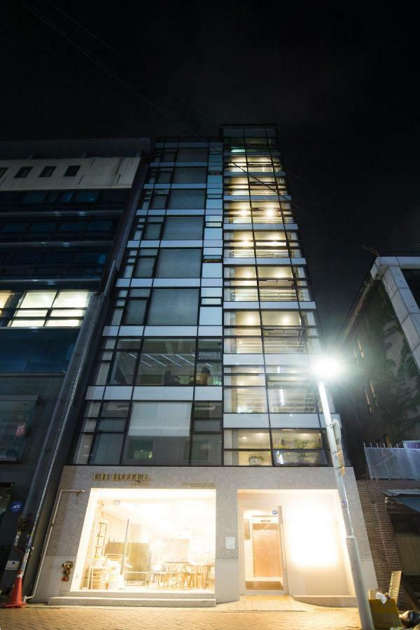 Uh Hotel Seoul Exterior photo