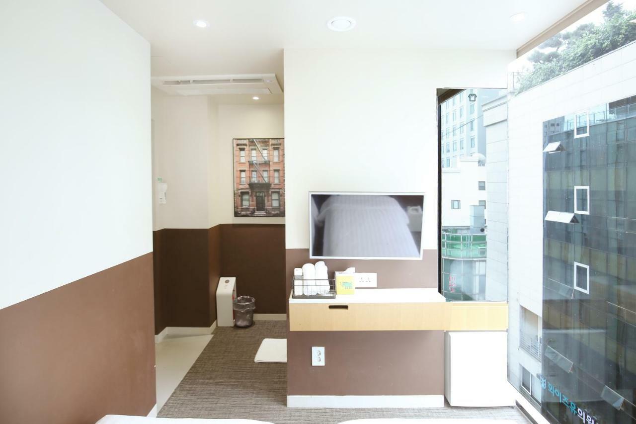 Uh Hotel Seoul Exterior photo